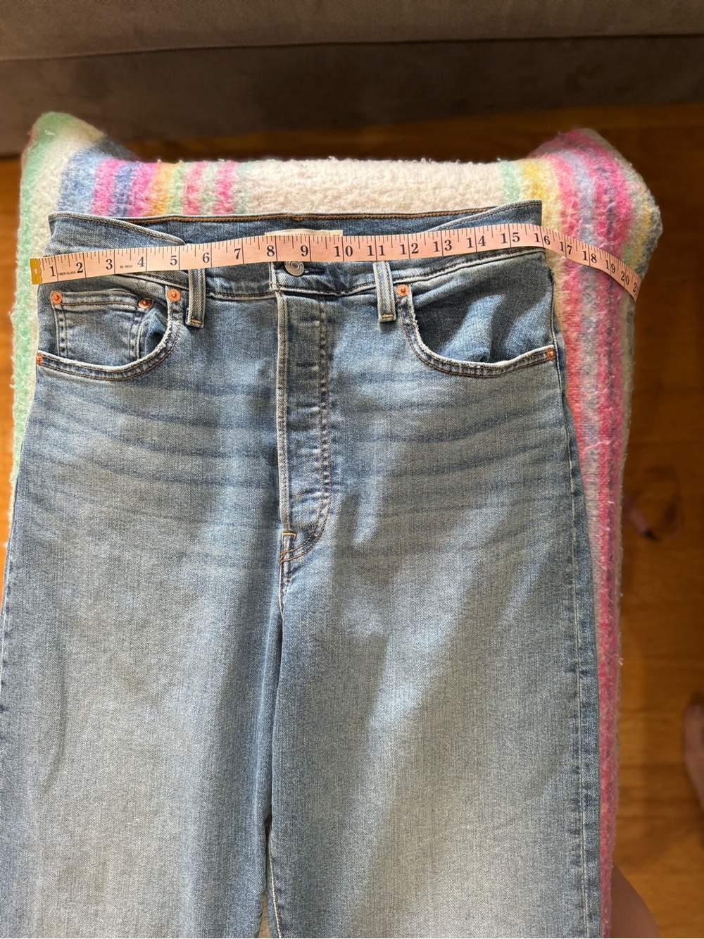 Levi’s Ribcage - Picture 5 of 12